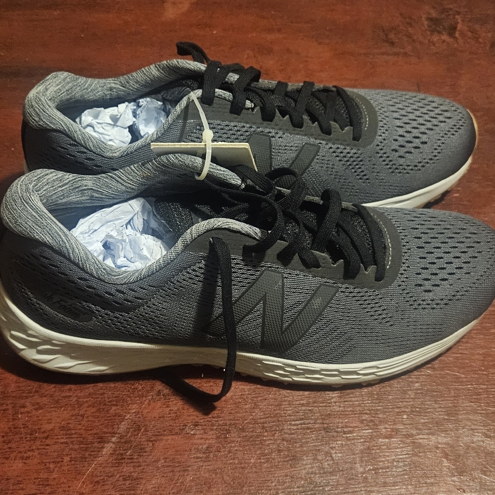 SOLD-Size 9.5 -  Men's New Balance Athletic MARISLB1 Grey/Black